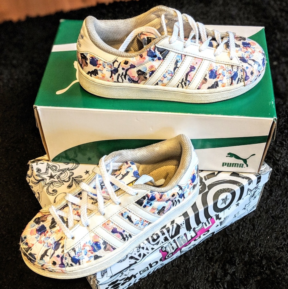 Adidas superstar floral